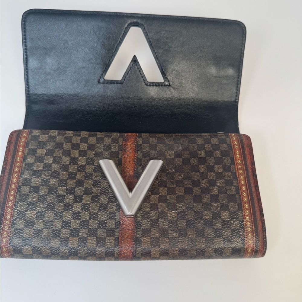 Authentic Louis Vuitton Limited Edition Damier Canvas Time Trunk Twist Wallet - Picture 8 of 10